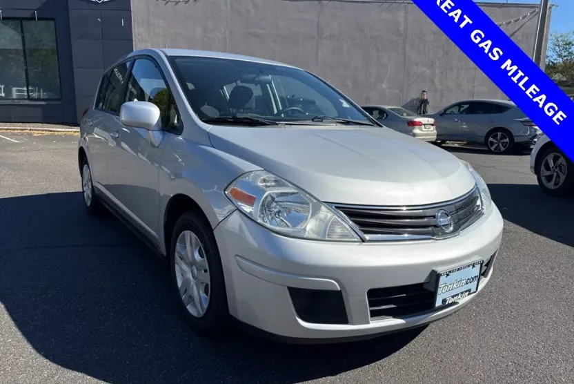 2012 Nissan Versa 1.8 S photo 1