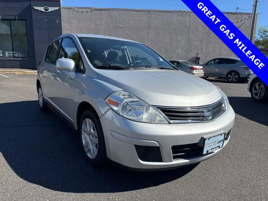 2012 Nissan Versa 1.8 S photo 1