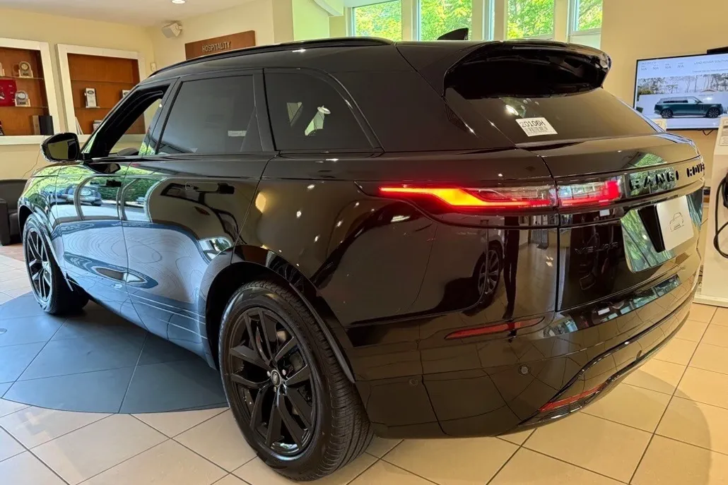 2026 Land Rover Range Rover Velar SE photo 1
