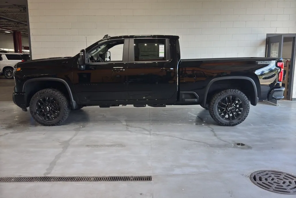 2026 Chevrolet Silverado 2500HD LT photo 1