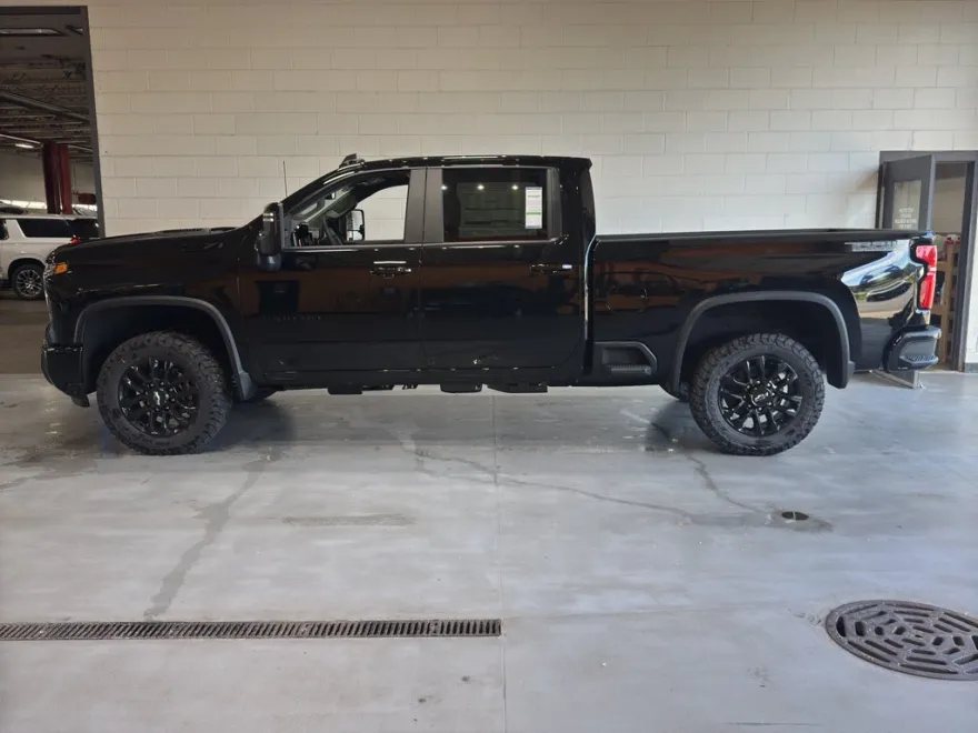 2026 Chevrolet Silverado 2500HD LT photo 1