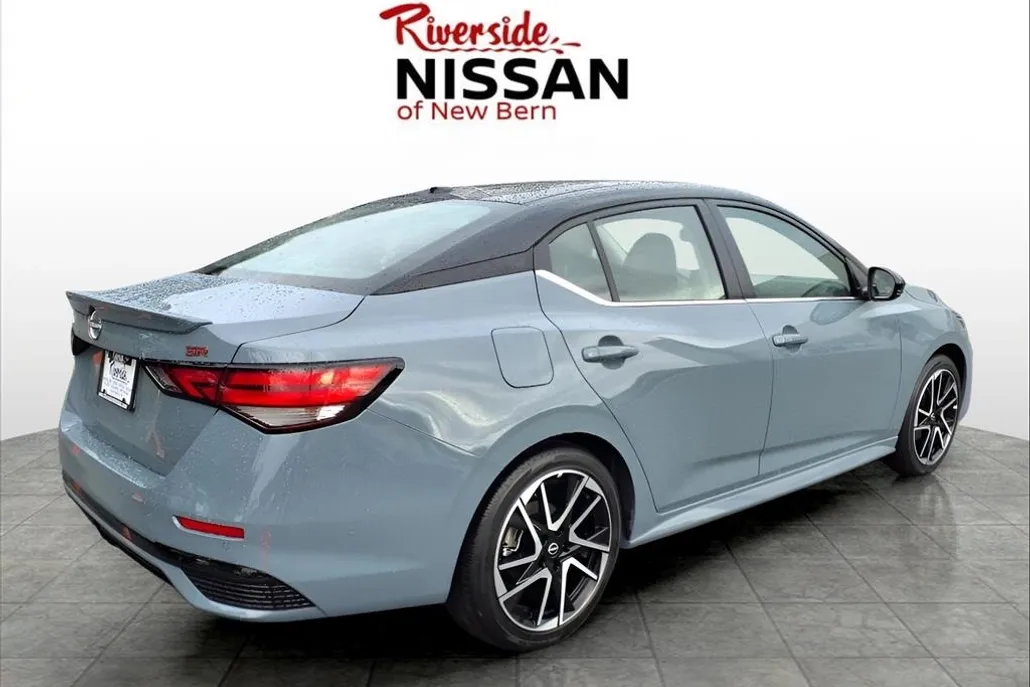 2025 Nissan Sentra SR photo 1