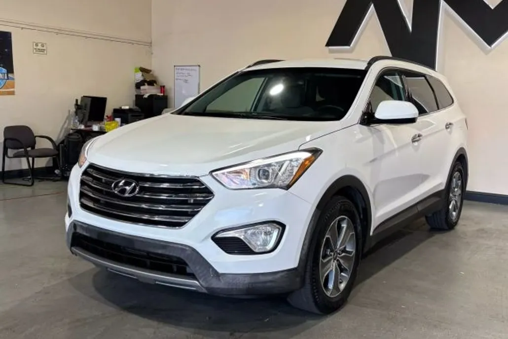2016 Hyundai Santa Fe SE Sport photo 1