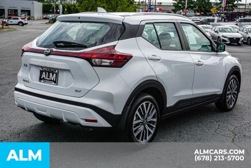 2023 Nissan Kicks SV photo 1