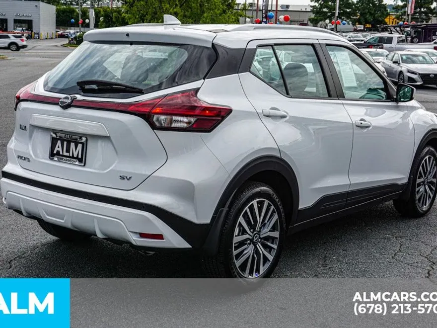 2023 Nissan Kicks SV photo 1