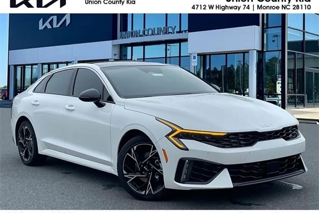 2025 Kia K5 GT-Line photo 1