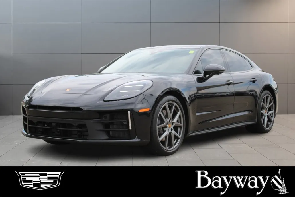 2025 Porsche Panamera 4 photo 1