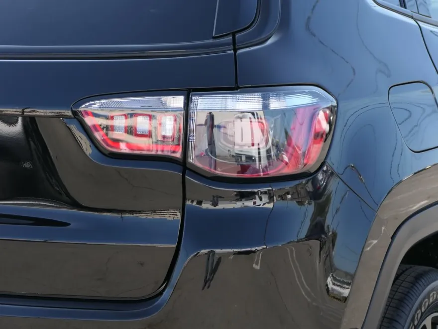 2025 Jeep Compass Latitude photo 1