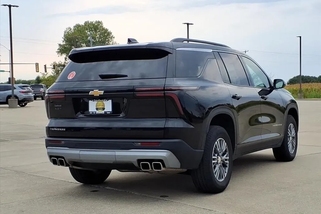 2025 Chevrolet Traverse 1LT photo 1
