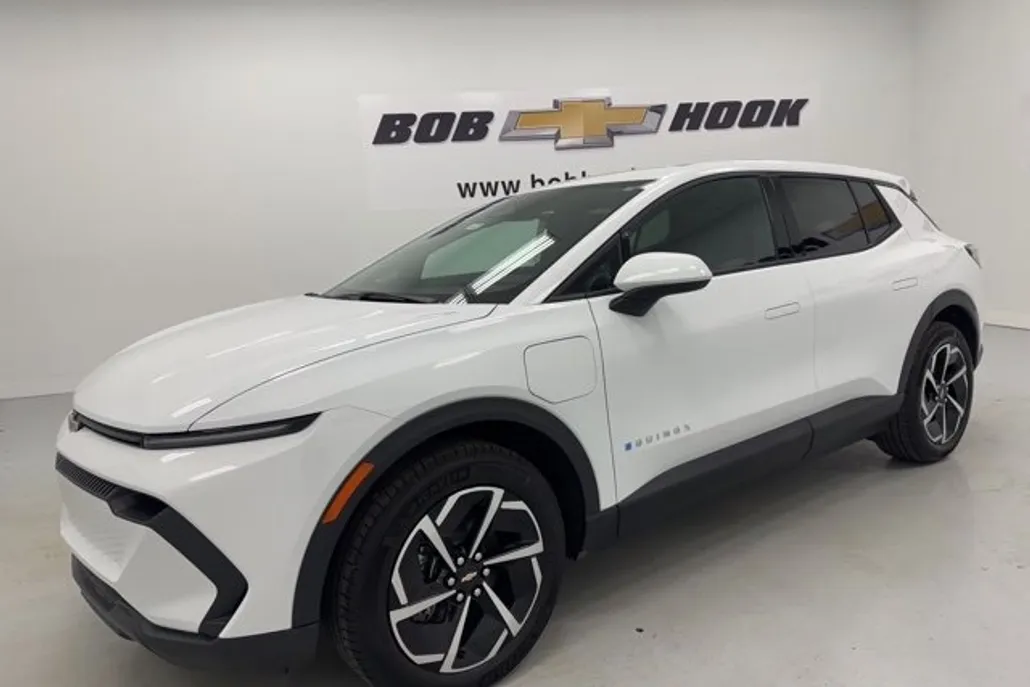 2026 Chevrolet Equinox EV 1LT photo 1