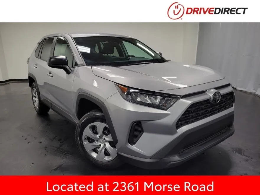 2022 Toyota RAV4 LE photo 1