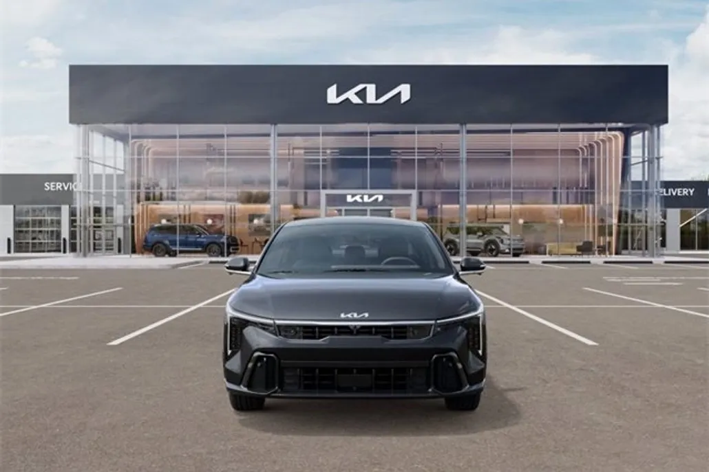 2025 Kia K4 GT-Line Turbo photo 1