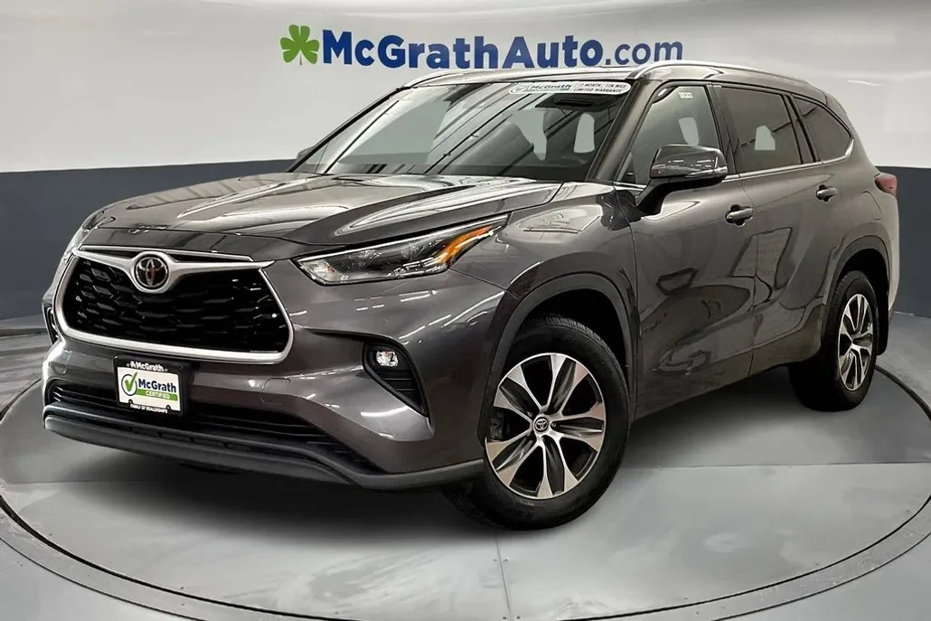 2021 Toyota Highlander XLE photo 1