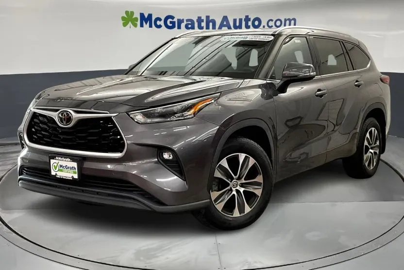 2021 Toyota Highlander XLE photo 1