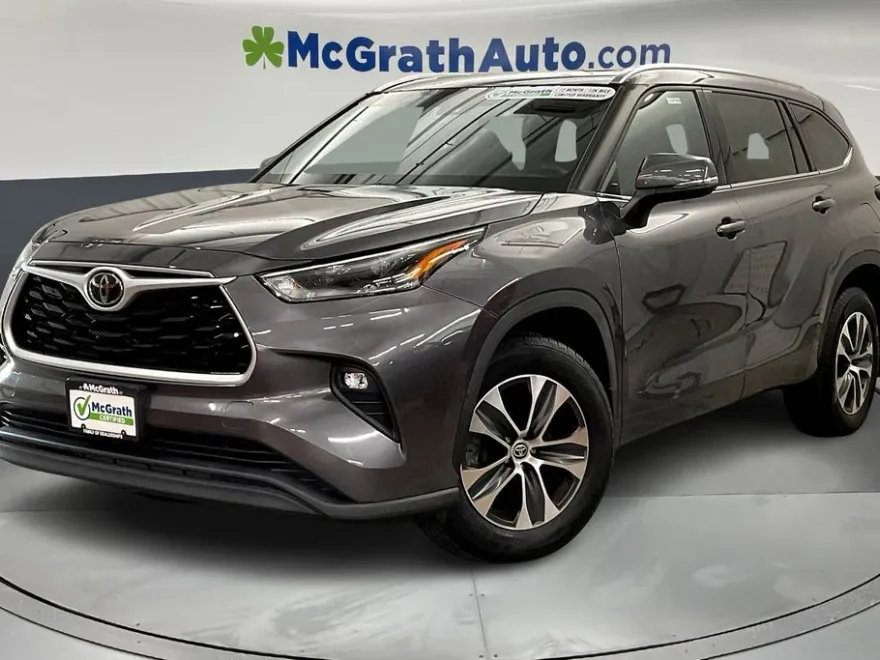 2021 Toyota Highlander XLE photo 1