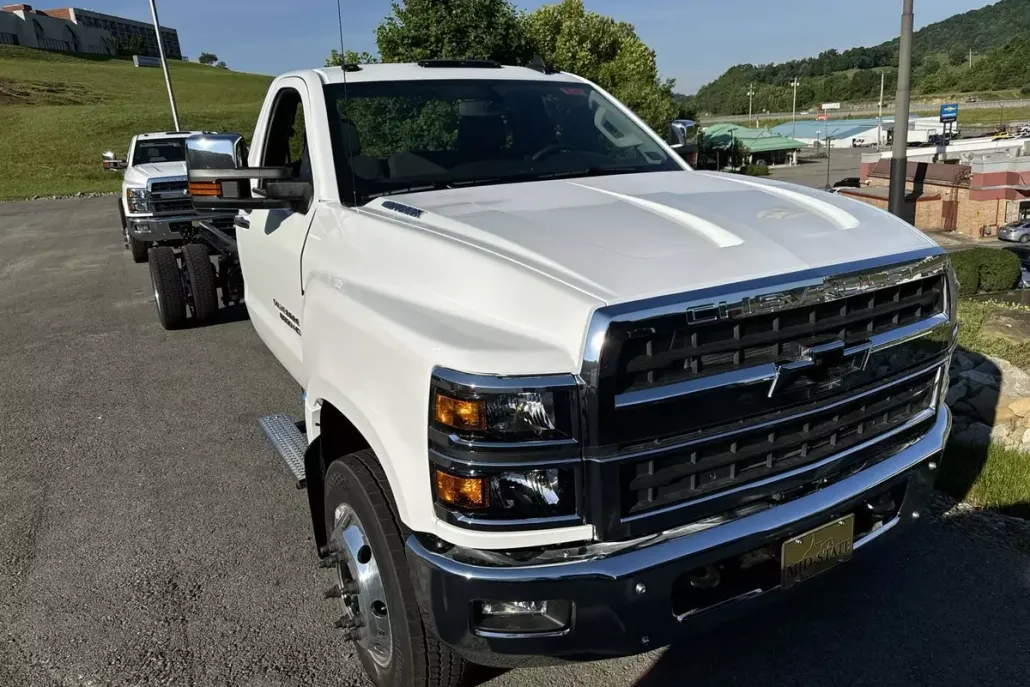 2024 Chevrolet Silverado 6500HD LT photo 1