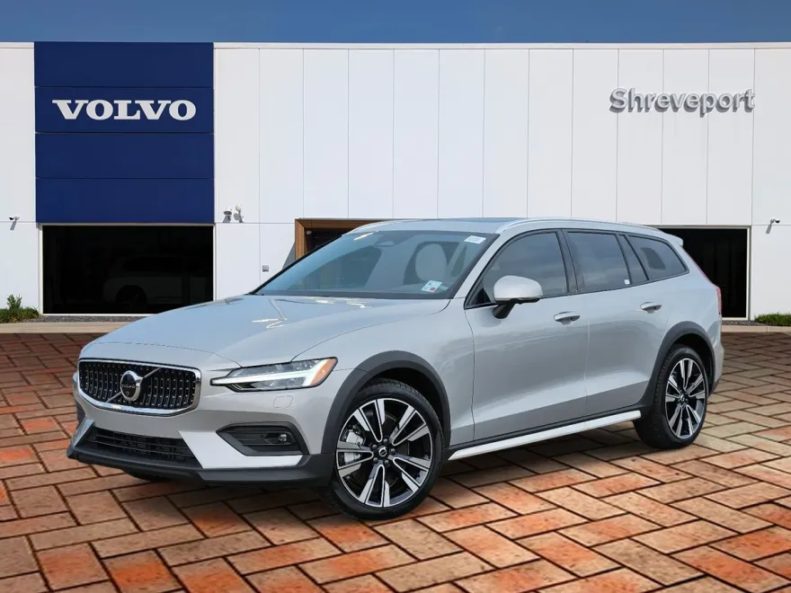 2025 Volvo V60 Cross Country B5 AWD photo 1