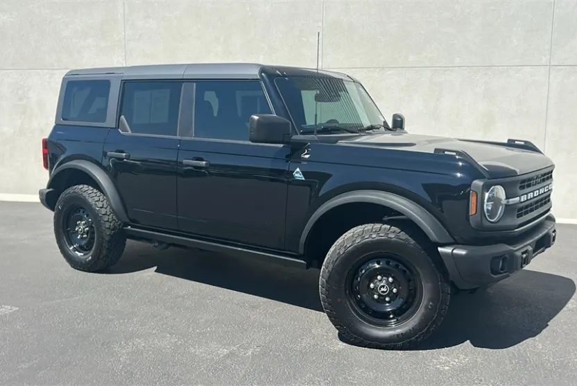 2022 Ford Bronco Black Diamond photo 1