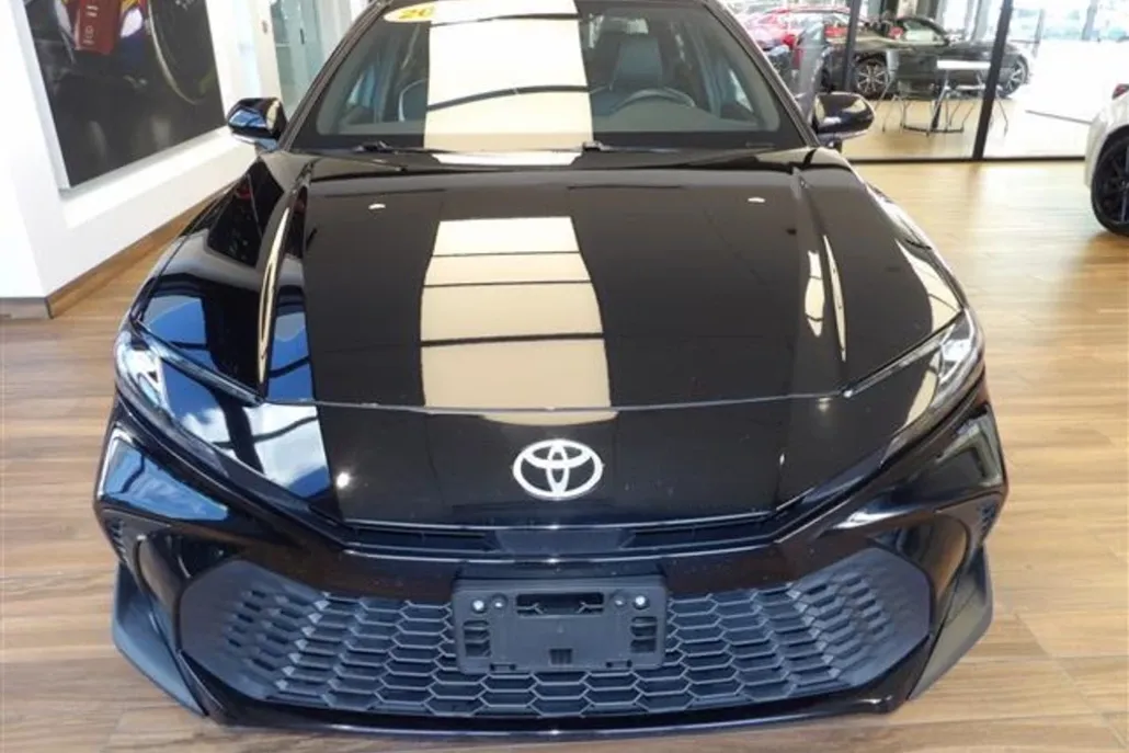 2025 Toyota Camry LE photo 1
