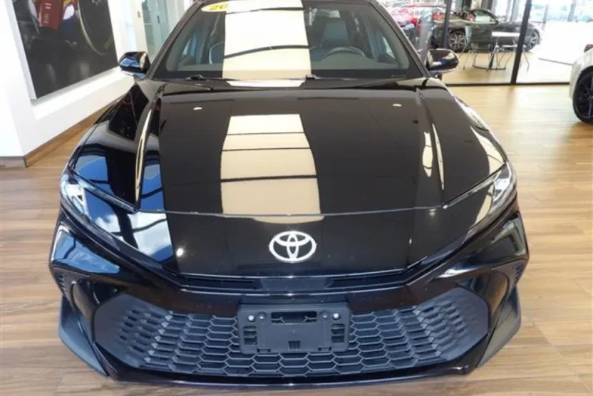 2025 Toyota Camry LE photo 1