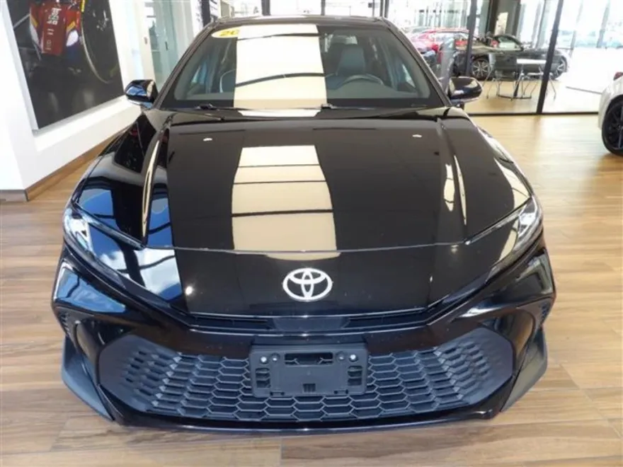 2025 Toyota Camry LE photo 1