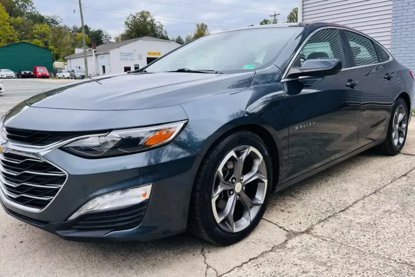 2021 Chevrolet Malibu 1LT photo 1
