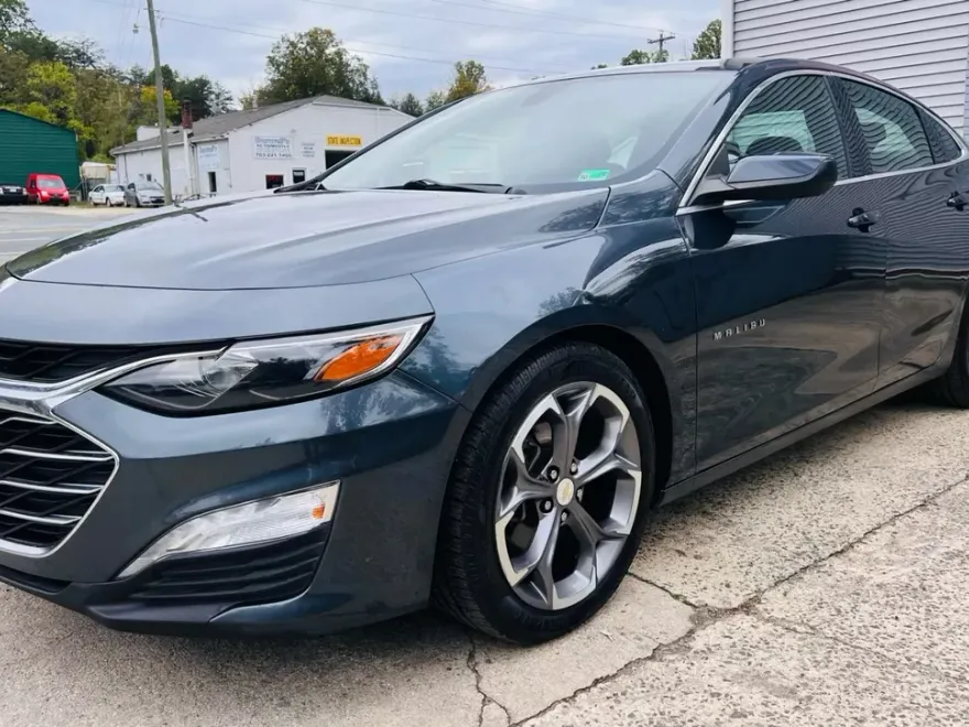 2021 Chevrolet Malibu 1LT photo 1