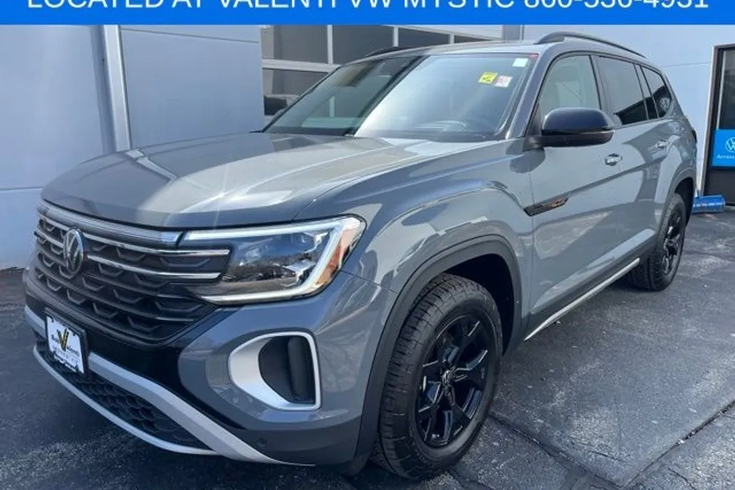 2024 Volkswagen Atlas Peak Edition SEL photo 1