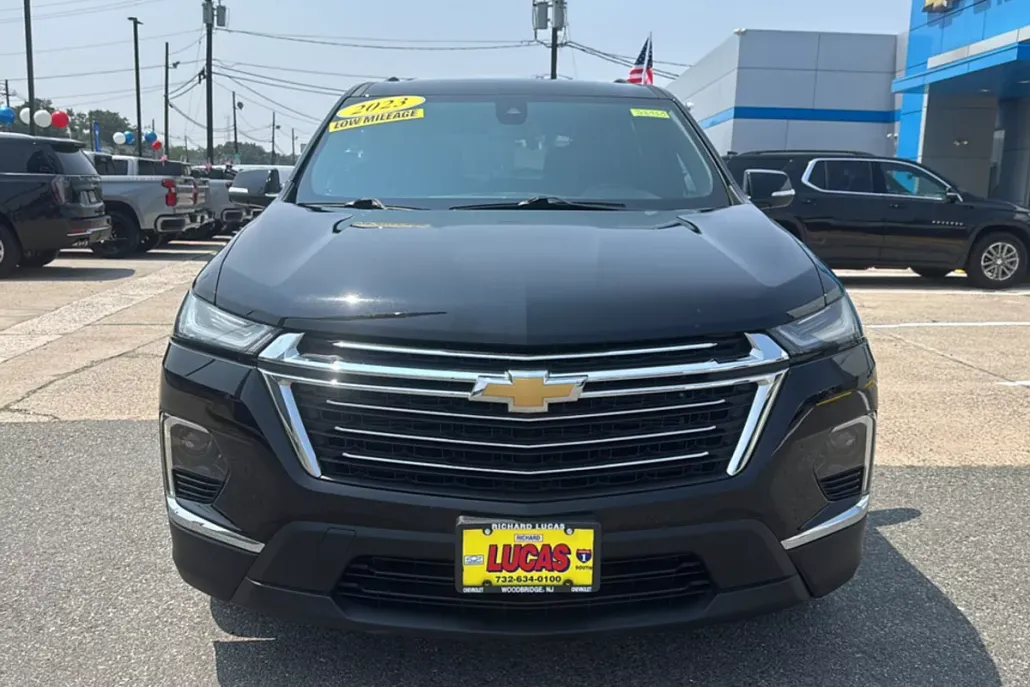 2023 Chevrolet Traverse Leather photo 1