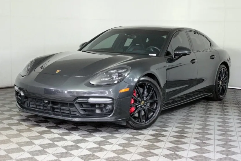 2019 Porsche Panamera GTS photo 1