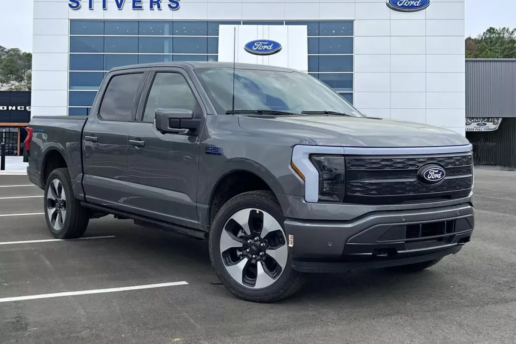 2025 Ford F-150 Lightning Platinum photo 1
