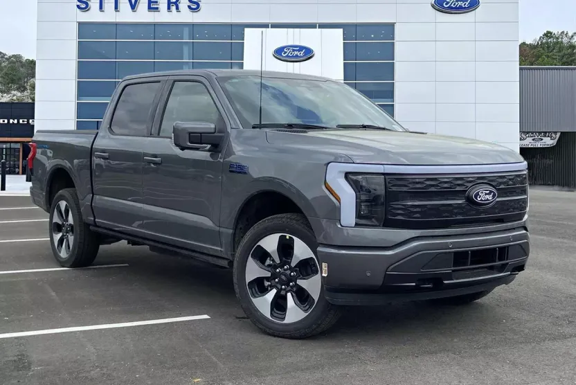 2025 Ford F-150 Lightning Platinum photo 1
