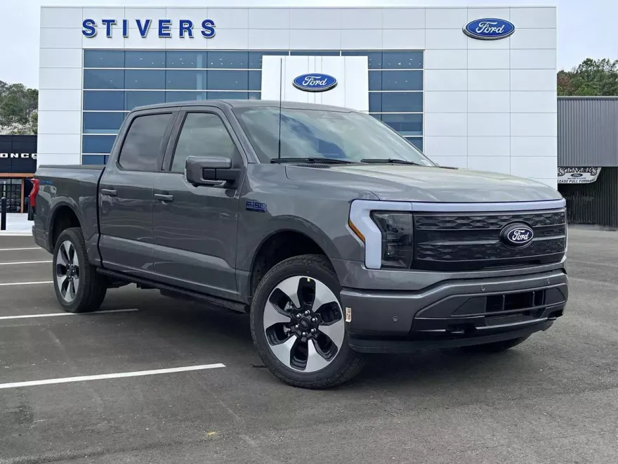 2025 Ford F-150 Lightning Platinum photo 1