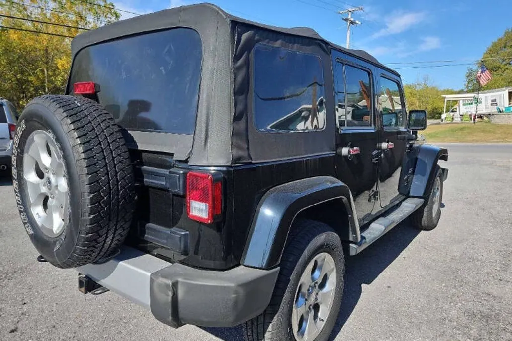 2014 Jeep Wrangler Unlimited Sahara photo 1