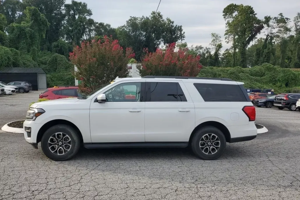 2024 Ford Expedition MAX XLT photo 1