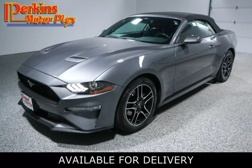 2022 Ford Mustang Convertible photo 1