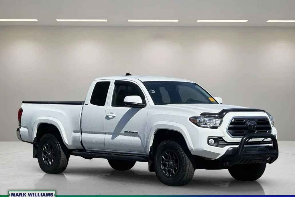 2018 Toyota Tacoma SR5 V6 photo 1