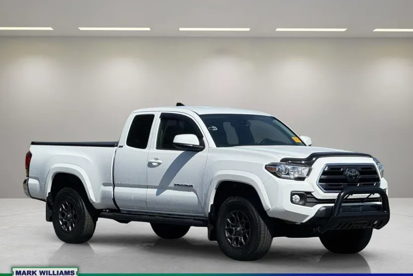 2018 Toyota Tacoma SR5 V6 photo 1