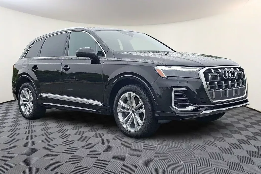 2025 Audi Q7 55 Premium Plus photo 1