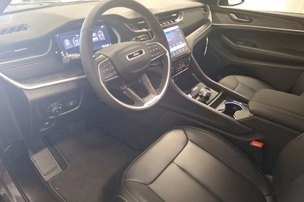 2025 Jeep Grand Cherokee Limited photo 1