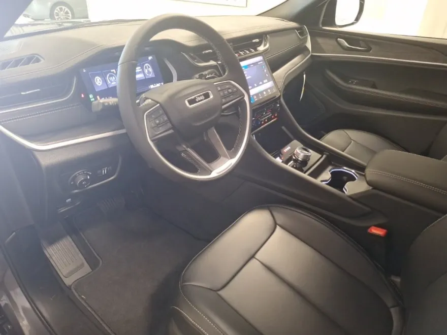 2025 Jeep Grand Cherokee Limited photo 1