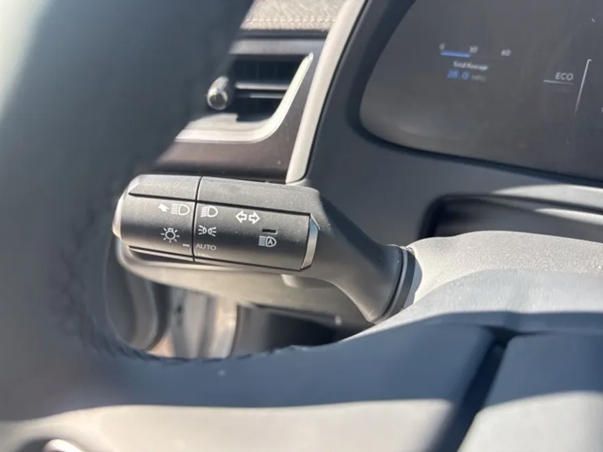 2025 Lexus UX Premium photo 28