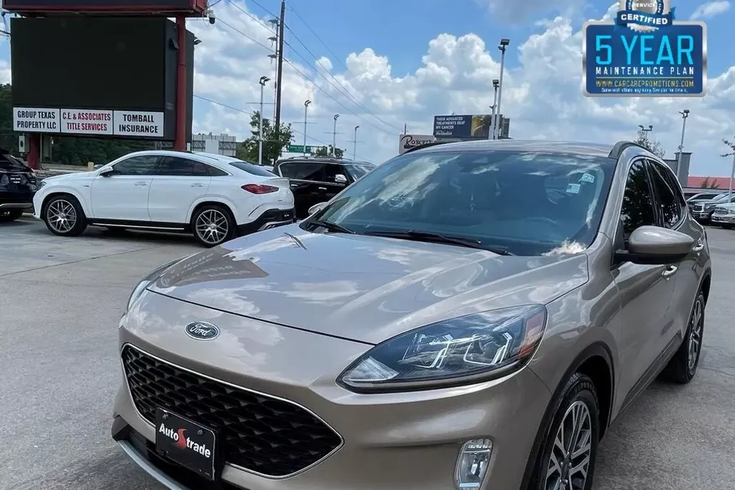 2020 Ford Escape SEL photo 1