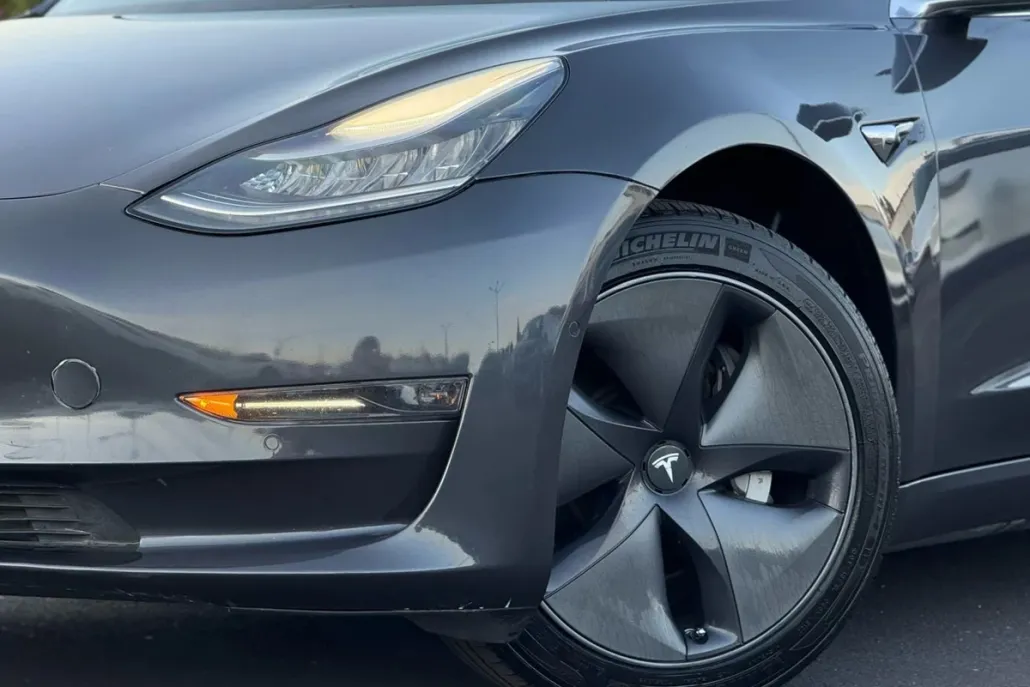 2018 Tesla Model 3 Long Range photo 1