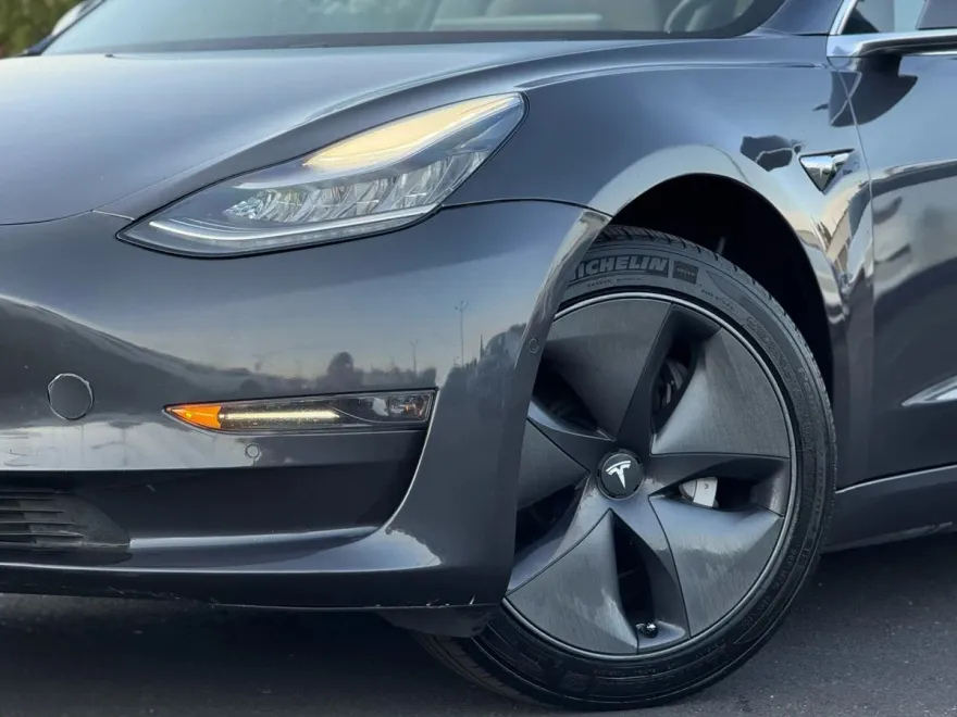 2018 Tesla Model 3 Long Range photo 1