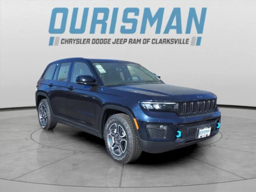 2024 Jeep Cherokee 4xe Trailhawk photo 1