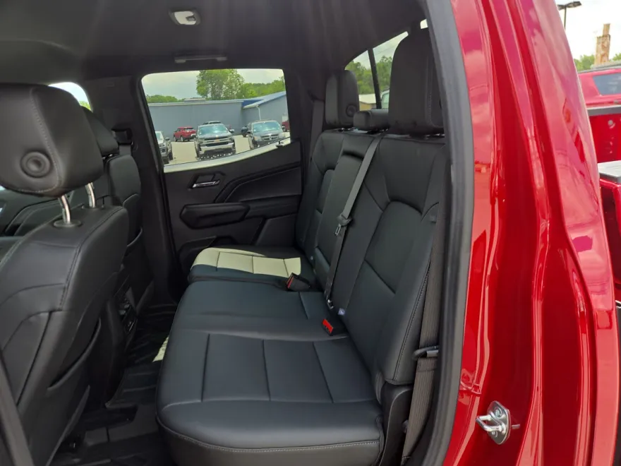 2025 Chevrolet Colorado Work Truck LT photo 1