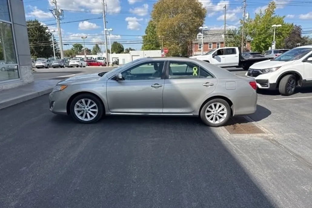 2013 Toyota Camry Hybrid XLE photo 1