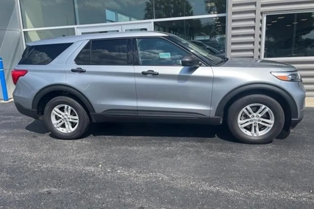 2022 Ford Explorer Base photo 1