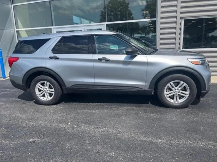 2022 Ford Explorer Base photo 1